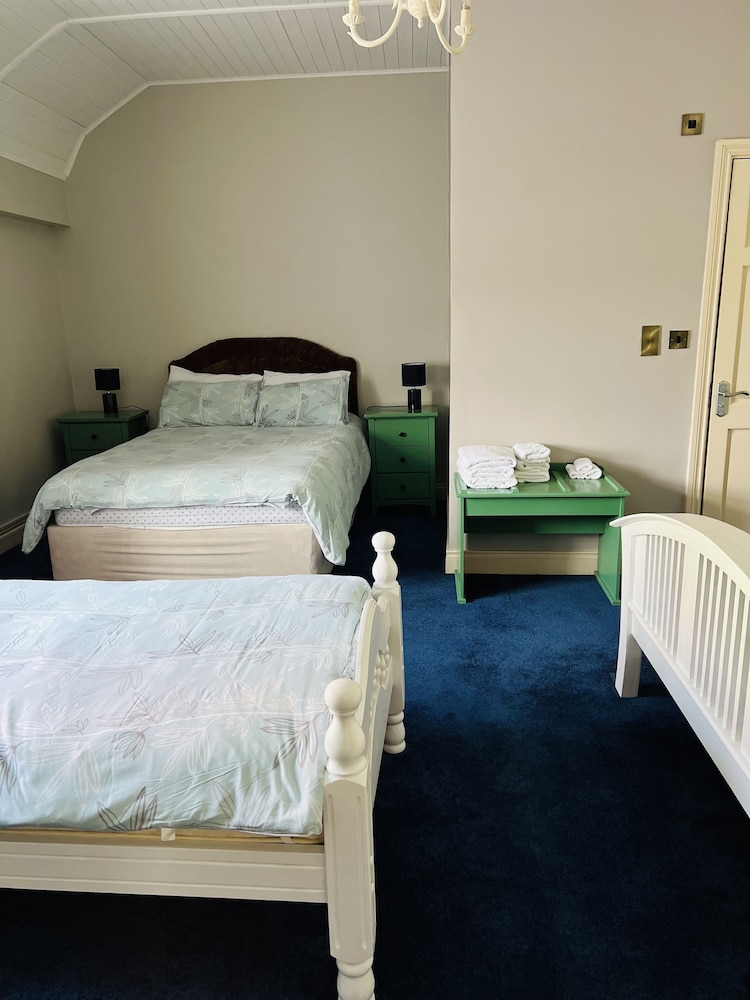 Apartment, 2 King Beds and 1 Single Bed photo 3