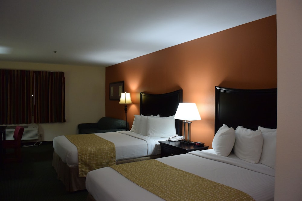 Room, 2 Queen Beds, Non Smoking (Pet-Friendly) - Photo 6
