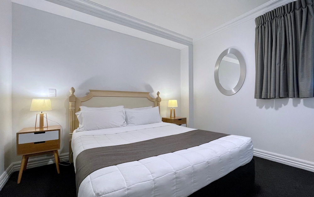 2 bedroom 2 bathroom apartment, Lake view