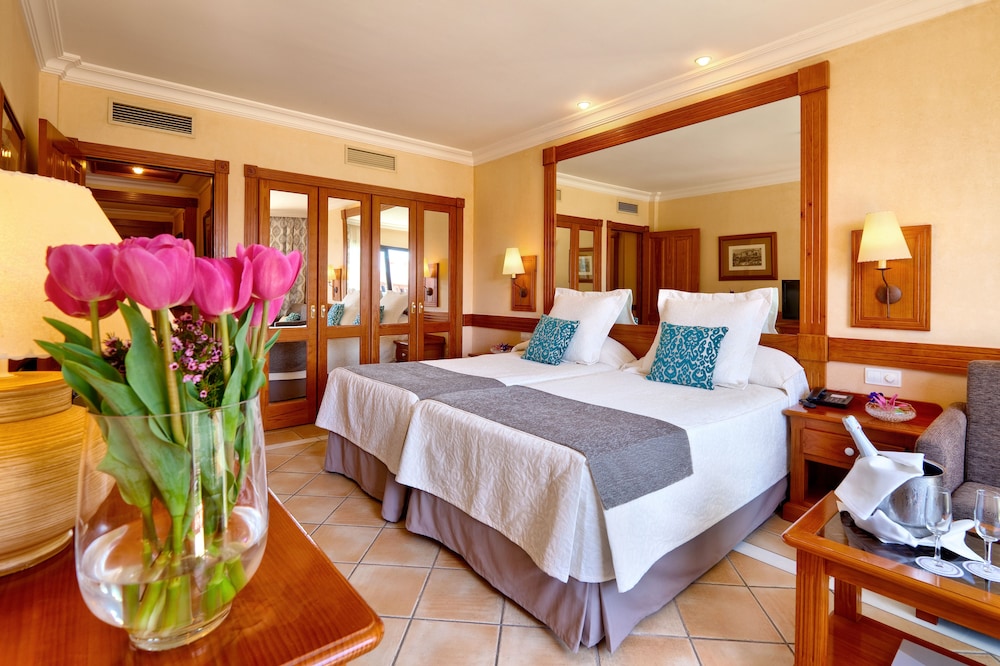 Standard Double Room, Connecting Rooms (4 adults)