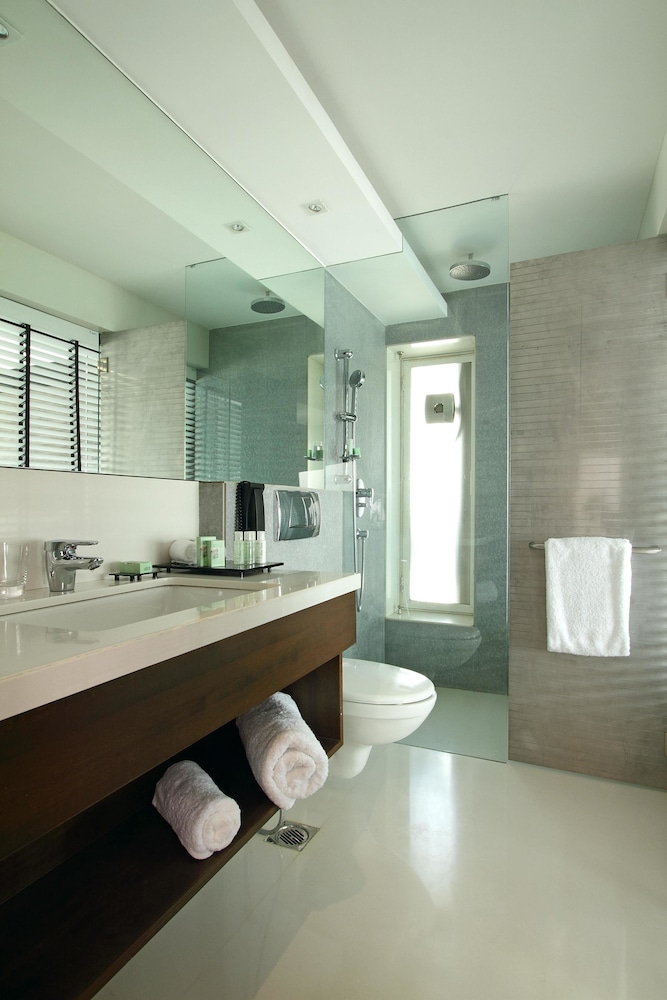 Luxury Suite - Photo 8