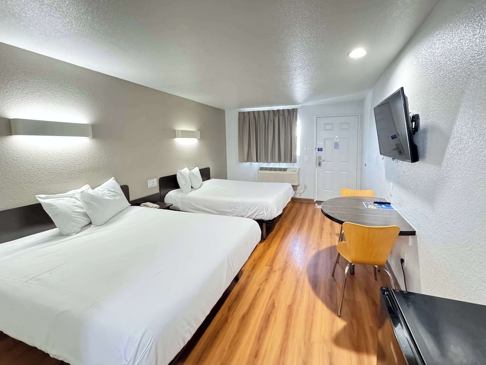 Standard Room, 2 Double Beds, Non Smoking, Refrigerator photo 1