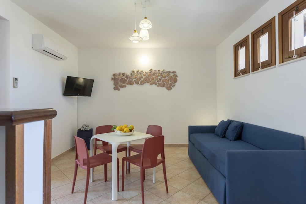 Family Apartment, 1 Bedroom, Balcony, Tower photo 3