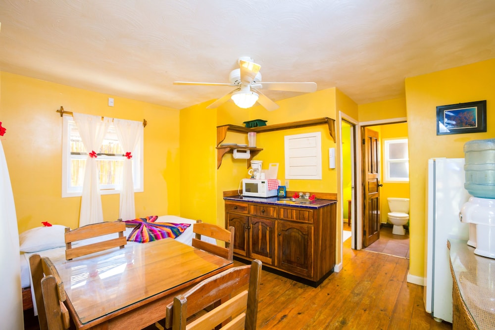 #15 & #16 (Queen Duplex With Extra Bed) photo 1