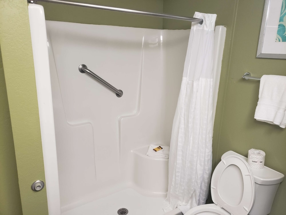 Junior Suite, 1 King Bed, Non Smoking, Refrigerator & Microwave photo 2