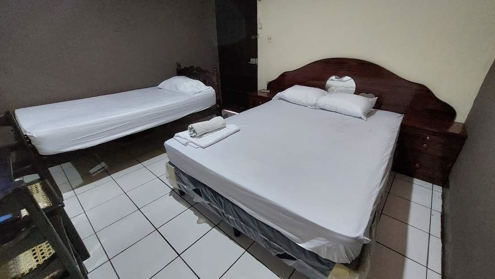 Classic Double Room, Multiple Beds, Non Smoking photo 2