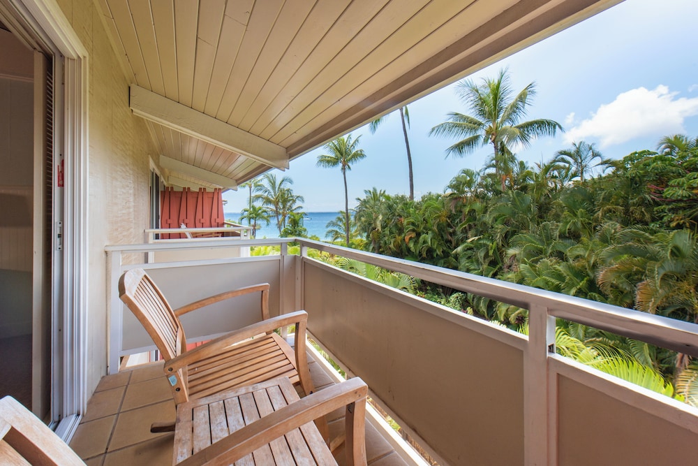 Room, 2 Queen Beds, Ocean View photo 3