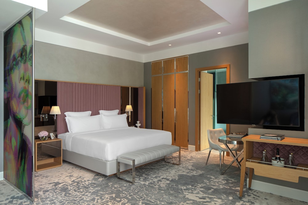 Premium Room, 1 King Bed, Balcony (Sky)