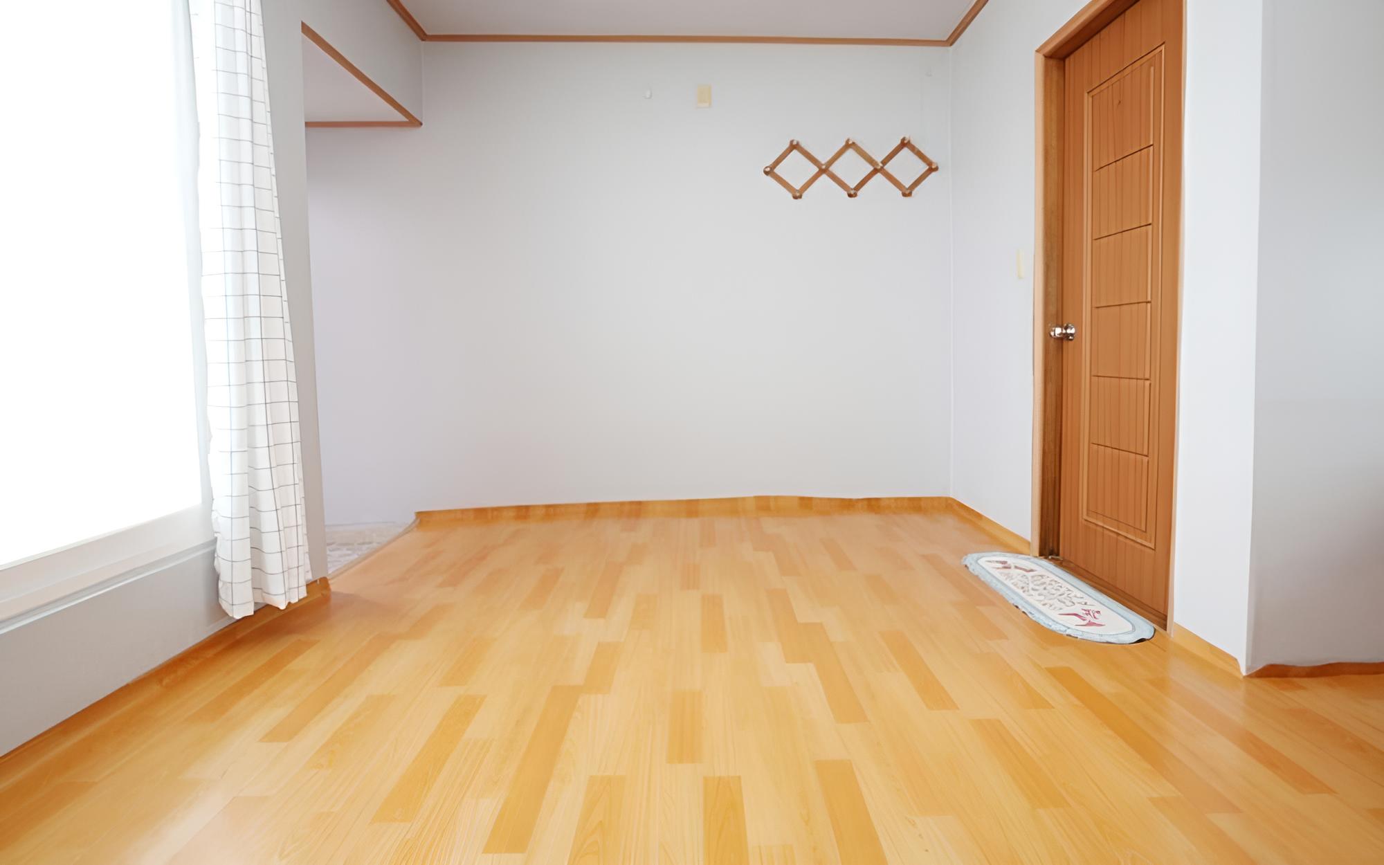 Room (Hun's House) - Photo 3