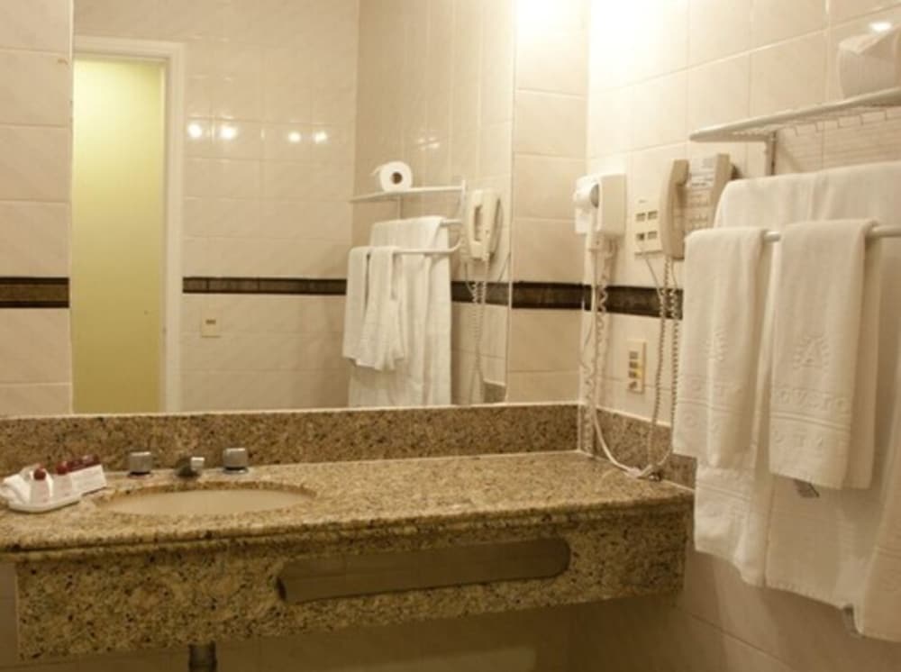 Suite, 2 Twin Beds - Photo 4