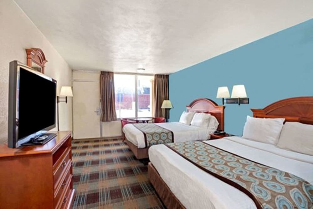 Studio Suite, 2 Queen Beds, Smoking - Photo 3
