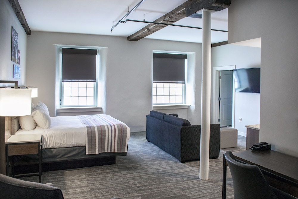 Executive Studio, 1 King Bed with Sofa bed