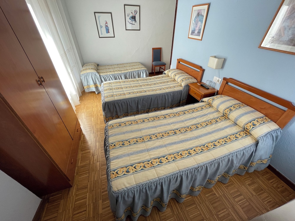 Habitación Triple, 3 Camas Individuales, Baño Privado