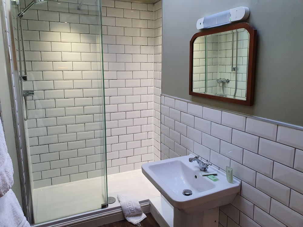 Superior Twin Room, Ensuite - Photo 3