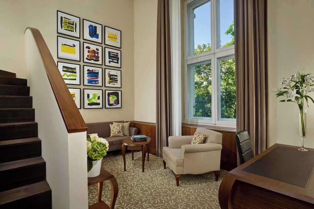 Suite, 1 King Bed (View)