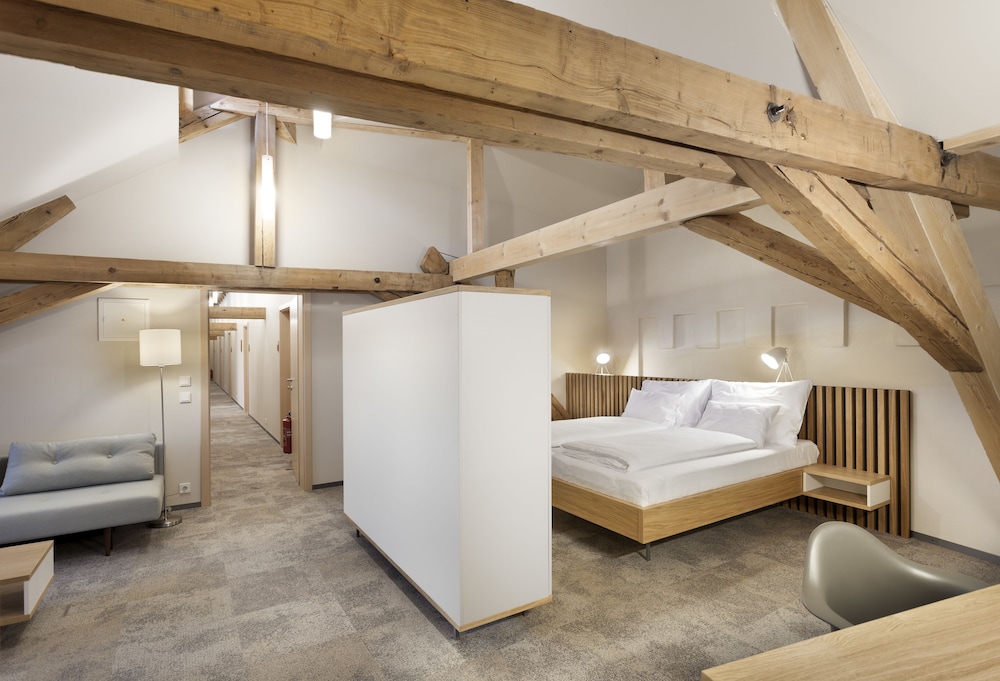 Exclusive Studio, Multiple Beds (6)