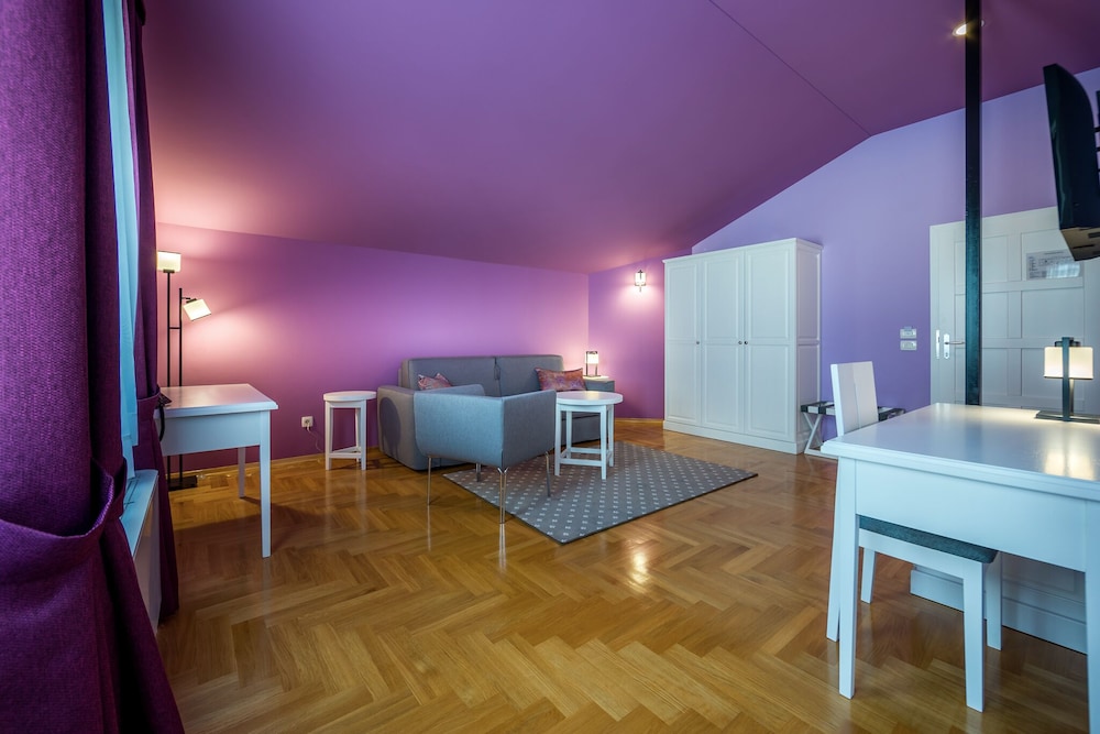 Family Apartment, 1 King Bed with Sofa bed (304)