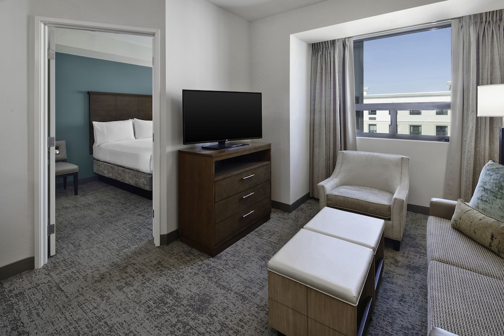 Suite, 2 Double Beds, Kitchen - Photo 2