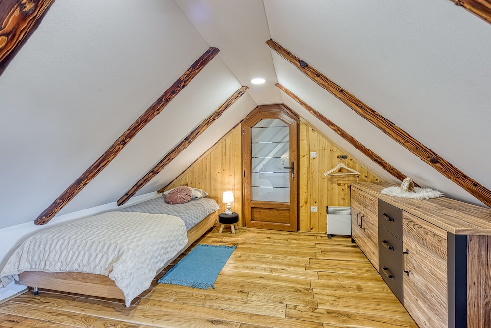 Family House, Multiple Bedrooms, Mountainside (Rural House With Wellness) photo 1