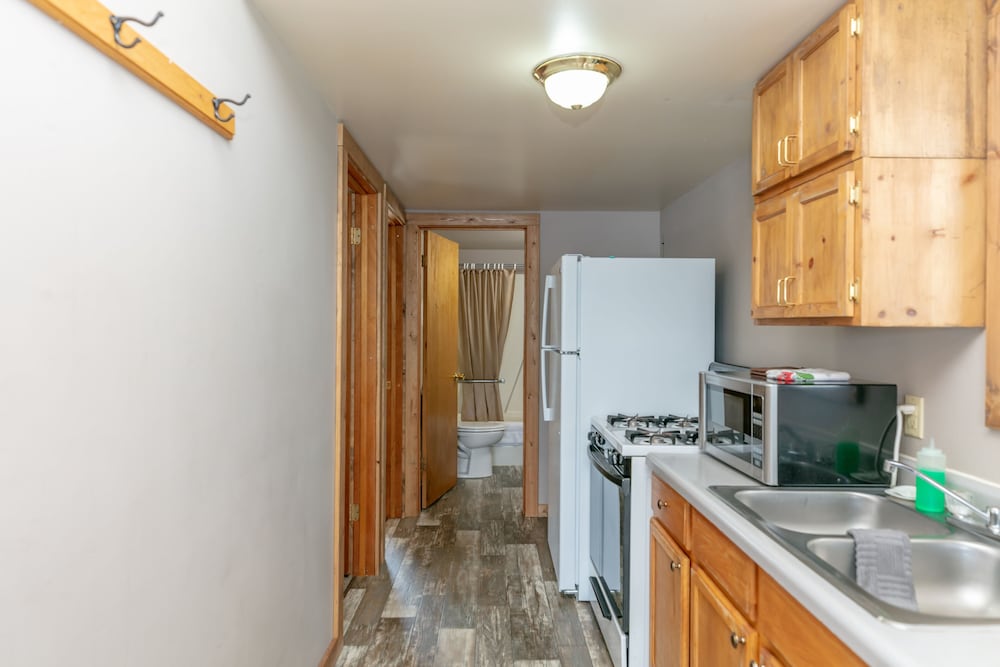 Cabin, 2 Bedrooms (Sleeps 6) photo 3