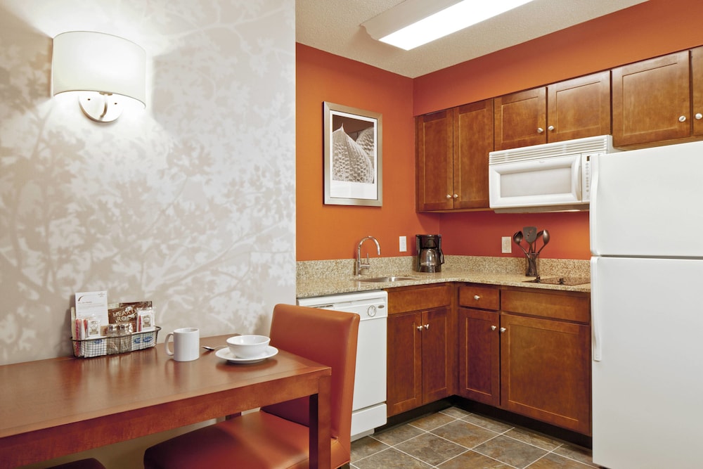 Suite, 1 Bedroom - Photo 2