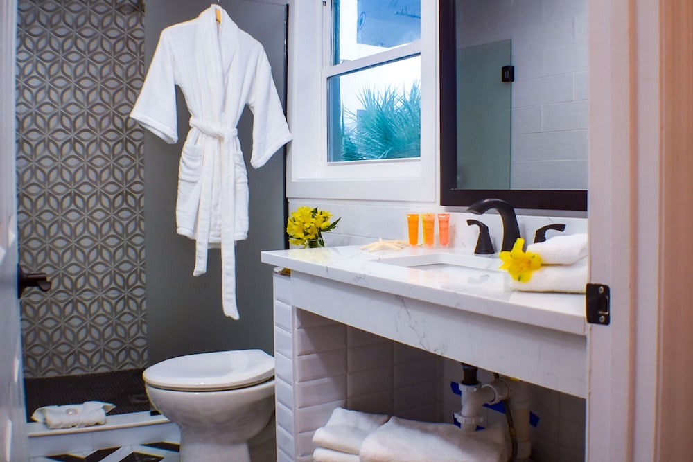Premium King Suite photo 2