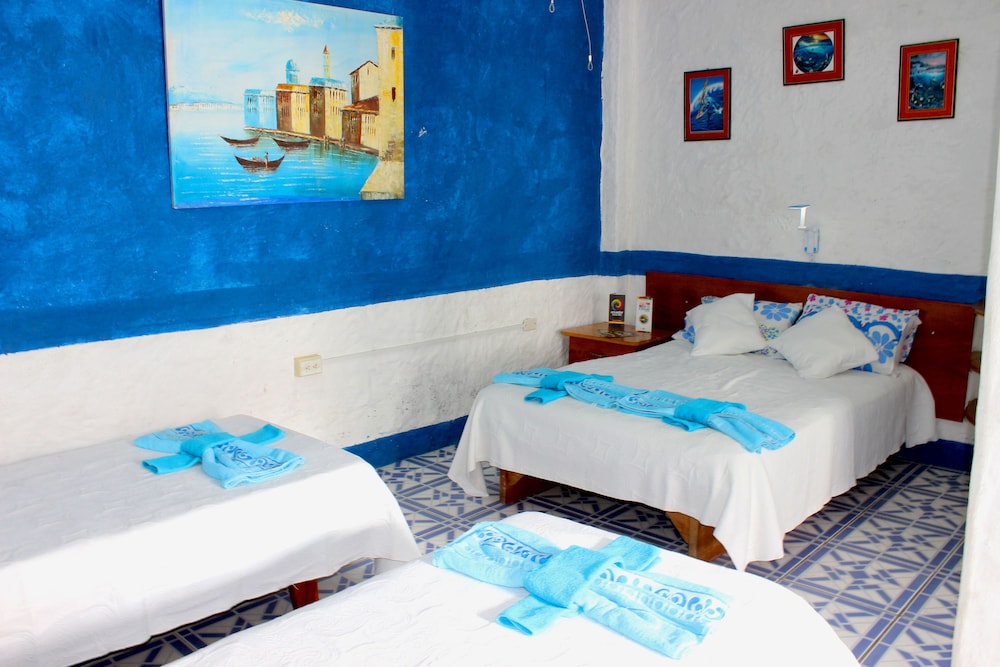 Quadruple Room (1 Double, 2 Single Beds) photo 1