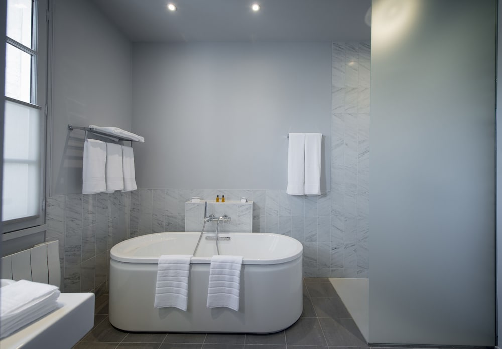 Standard Twin Room - Photo 6