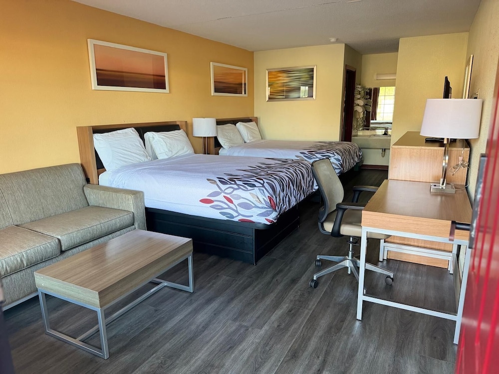 Standard Quadruple Room, 2 Double Beds, Non Smoking - Photo 1