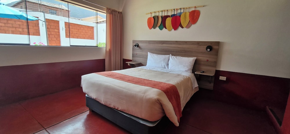 Comfort Room, Patio, Mountain View