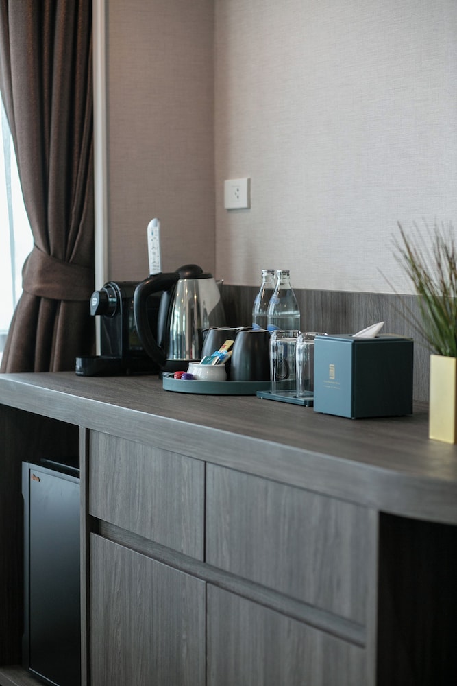 Grand Suite Airport View - Photo 8
