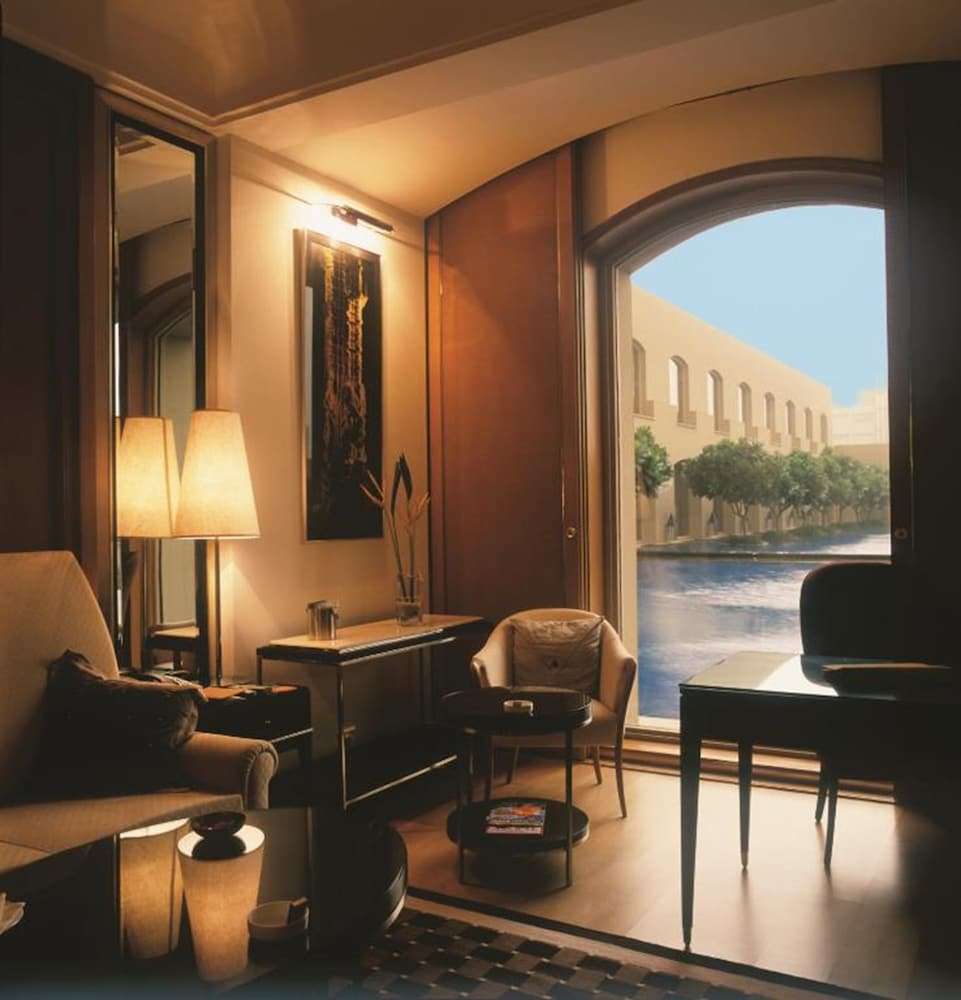 Executive Suite - Photo 4