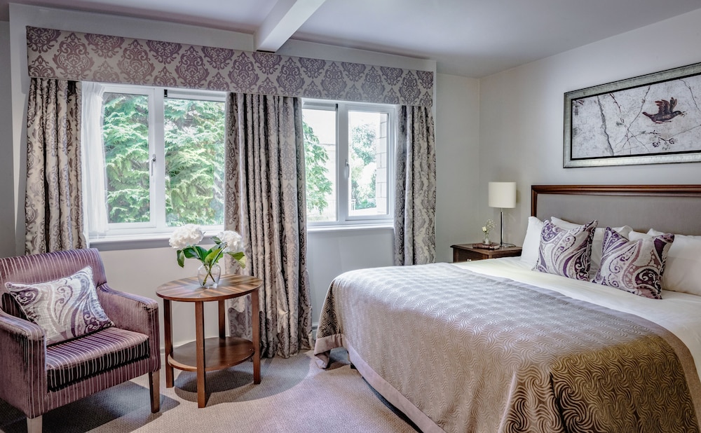 Classic Double or Twin Room in Bailbrook Court - Photo 1