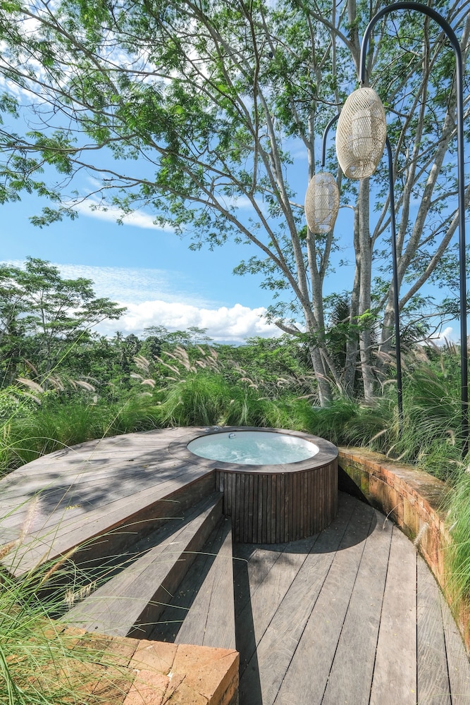 Villa, 4 Bedrooms, Pool View photo 3