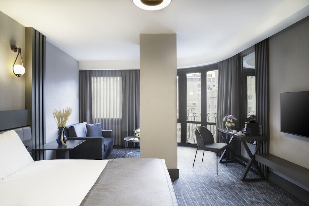 Standard Suite, Corner photo 2