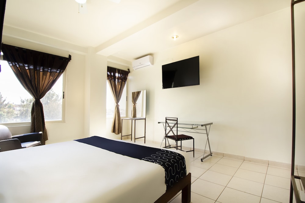 Superior Room, 1 King Bed photo 3