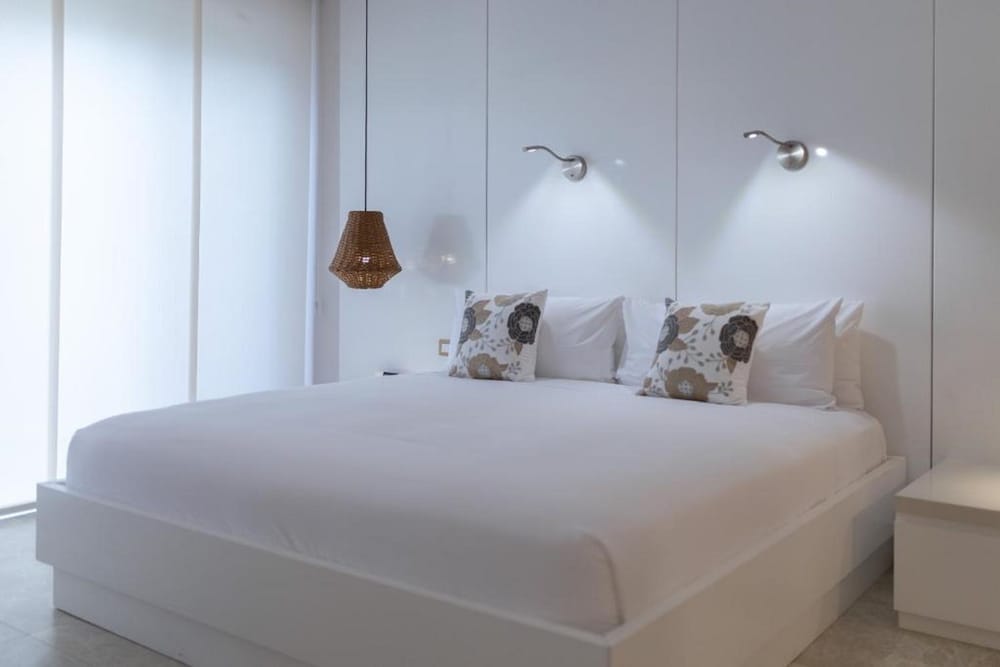 Bungalow, 1 King Bed - Photo 1