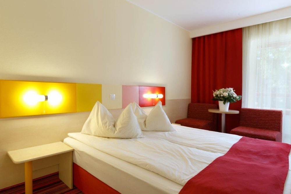 Standard Twin Bed Room, Without Sea-View, Air-Condition, Balcony, Nonsmoking photo 3