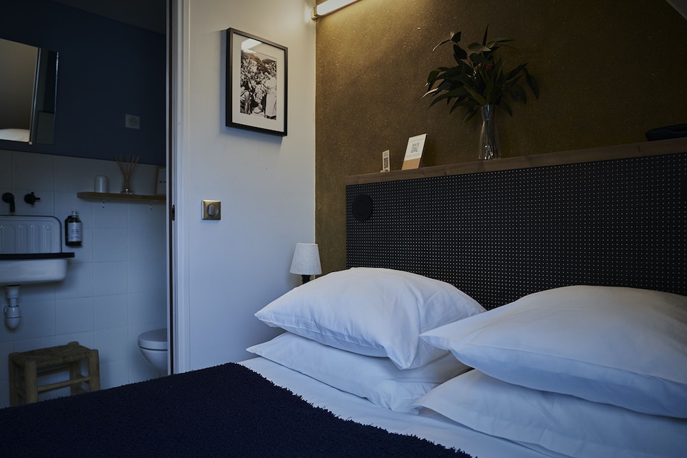 Chambre Simple Ville, 1 grand lit Chambre Simple Ville, 1 grand lit