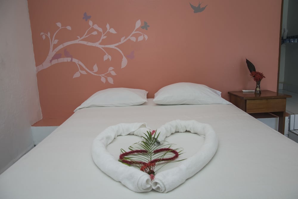 Standard Room, 1 Queen Bed photo 2