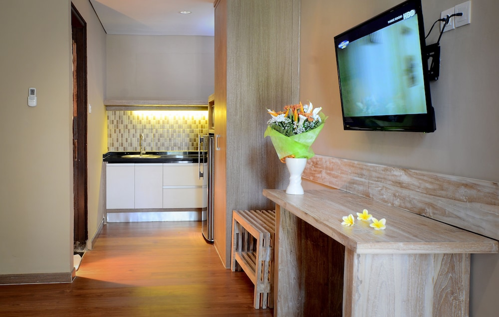 Premier Room (Pool or Garden View) photo 3