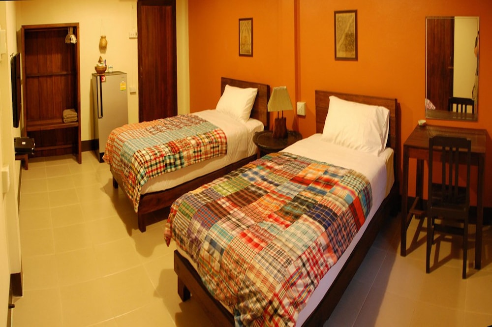 Jasmine Deluxe Twin Bed photo 2