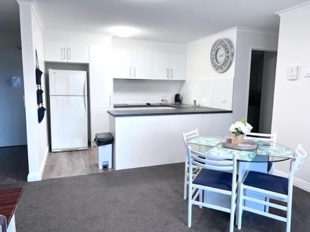 Deluxe Riverview Apartment