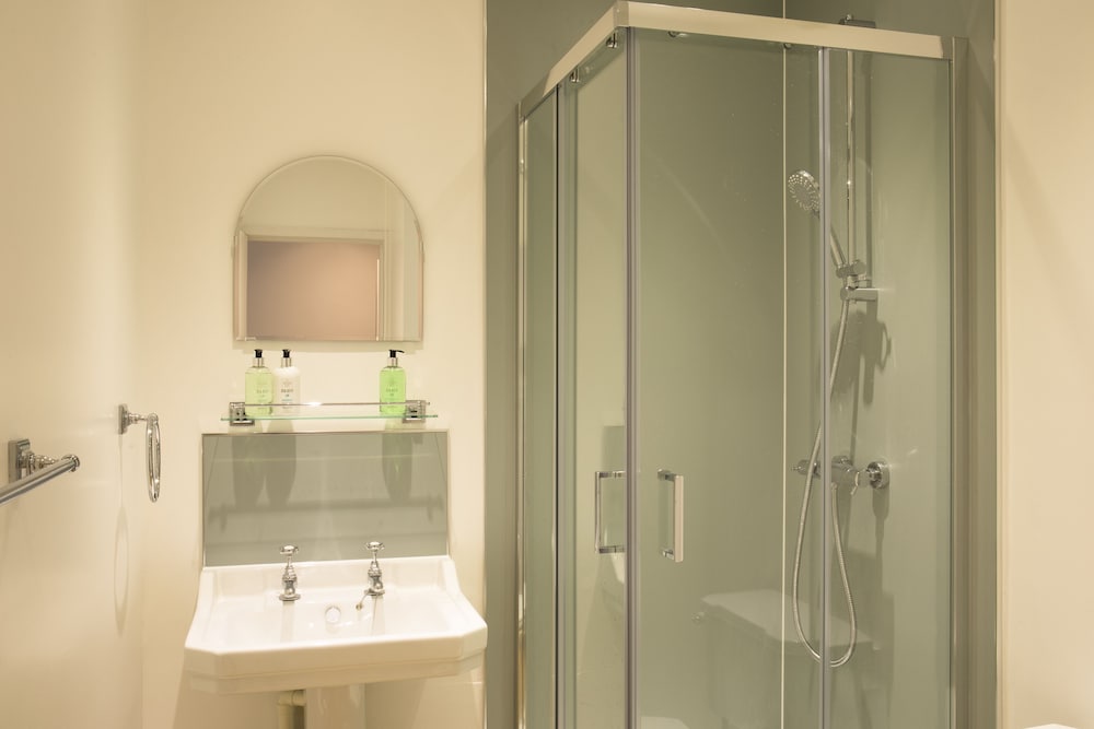 Superior Double or Twin Room, Ensuite photo 3