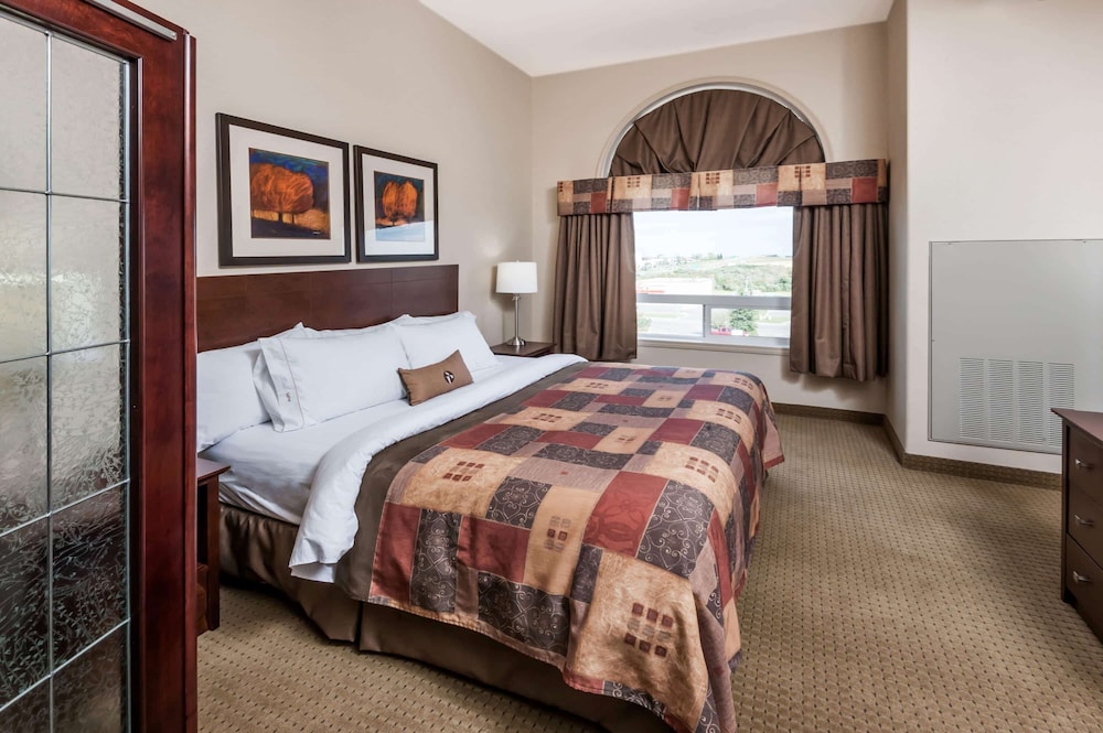 Suite, 1 King Bed, Non Smoking photo 1