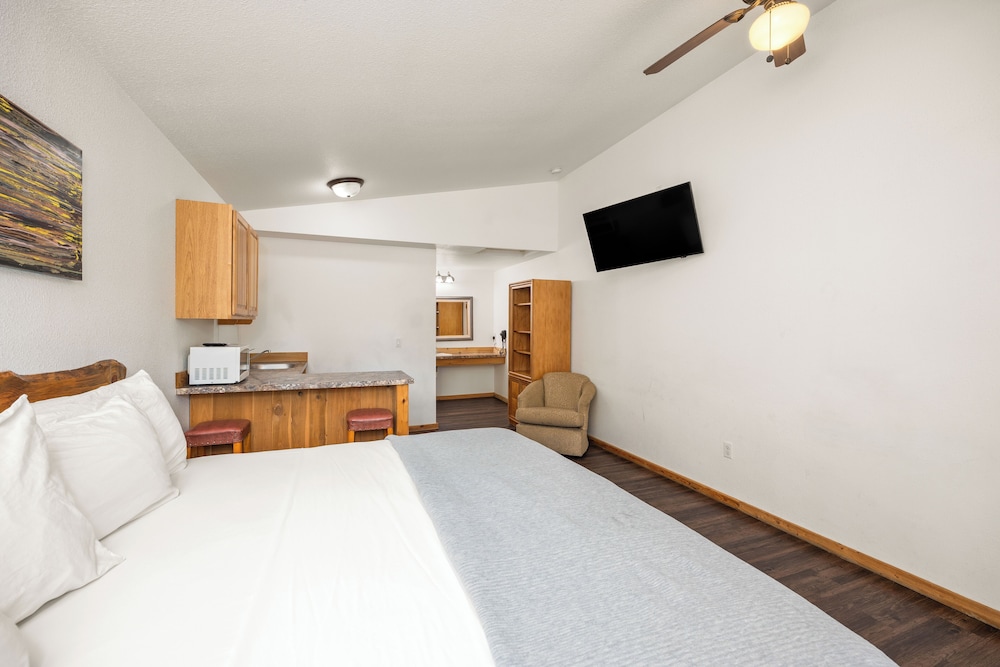 Deluxe Cabin, 1 King Bed, Kitchenette photo 1