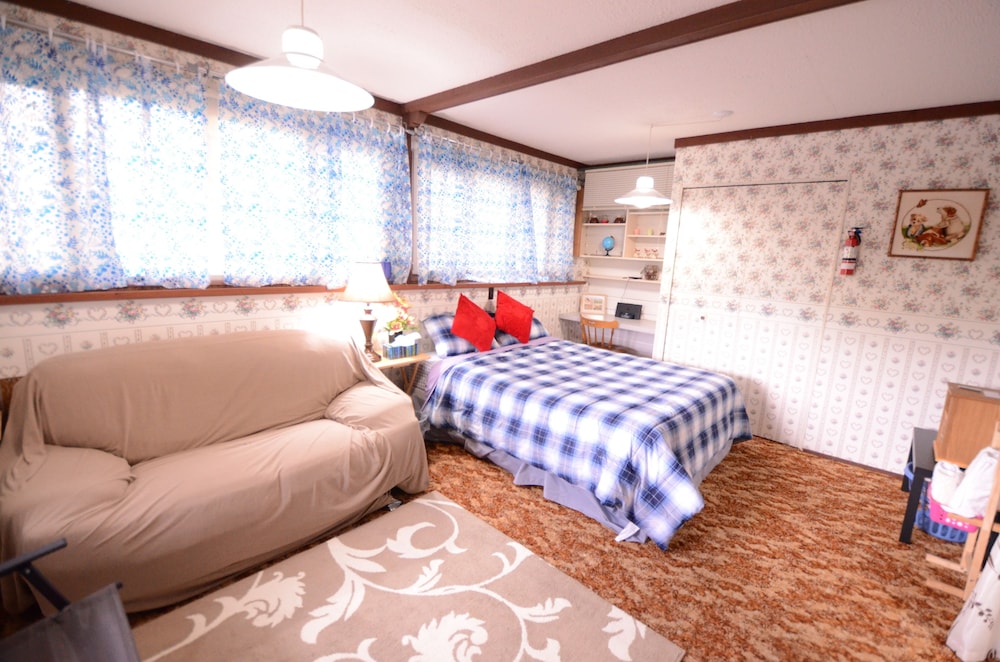 Basic Room, 1 Queen Bed photo 1