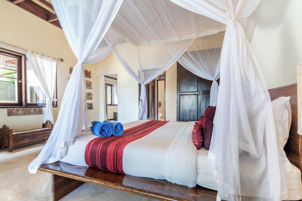 4 Bedrooms, Separate Entrances Beachfront Group Stay - Photo 14