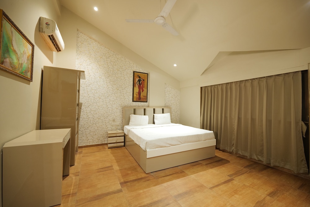 Villa photo 2
