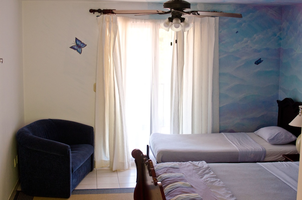 Family Room, 1 Bedroom, Balcony, Lake View photo 3